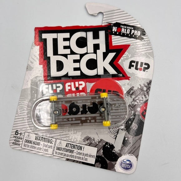 Tech Deck World Pro Flip Fingerboard Skateboard NEW Spin Master Toy - Picture 1 of 3